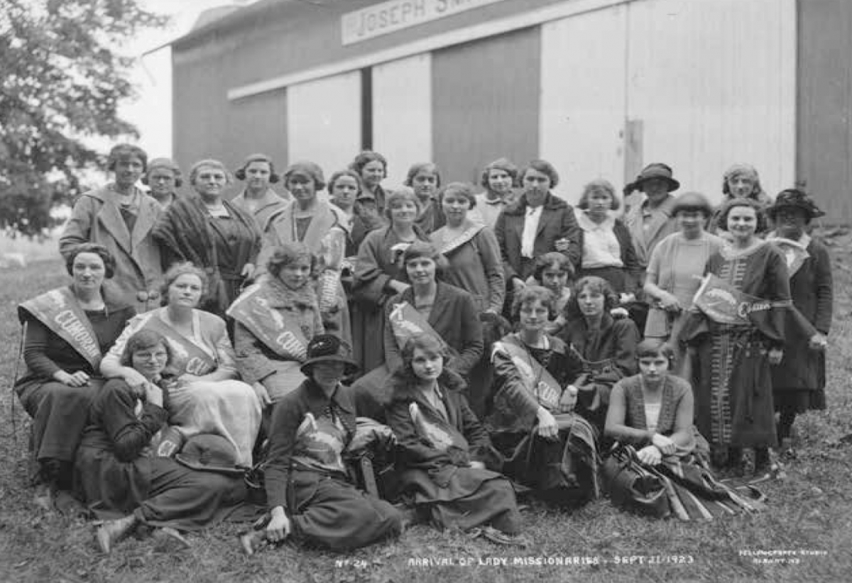 Arrival of lady missionaries at the Smith farm, Palmyra, New York, September 21, 1923. Courtesy CHL.
